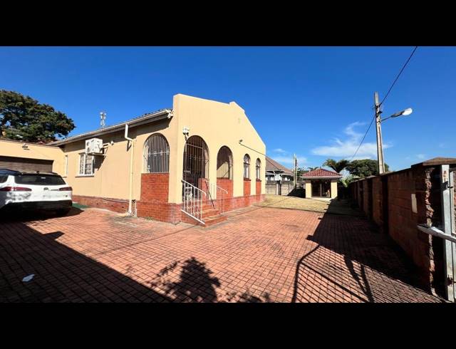 3 BEDROOM HOUSE FOR SALE IN BLUFF